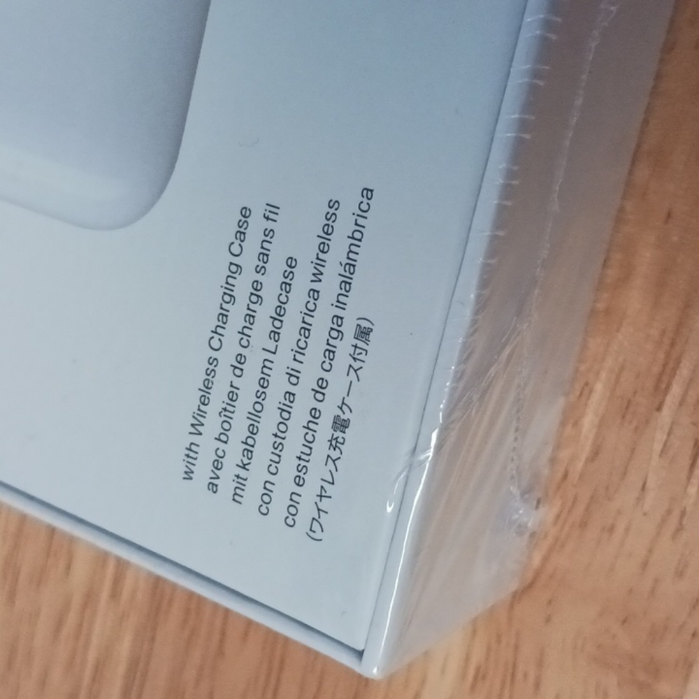New Airbeatz Wireless White Earphones - Picture 3 of 5